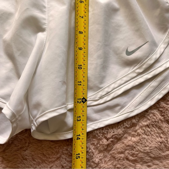 Nike Dri-Fit Shorts Women’s Size S - Picture 3 of 7